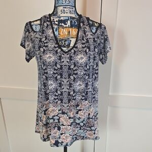 Navy and White Floral V-Neck Short Sleeve Top